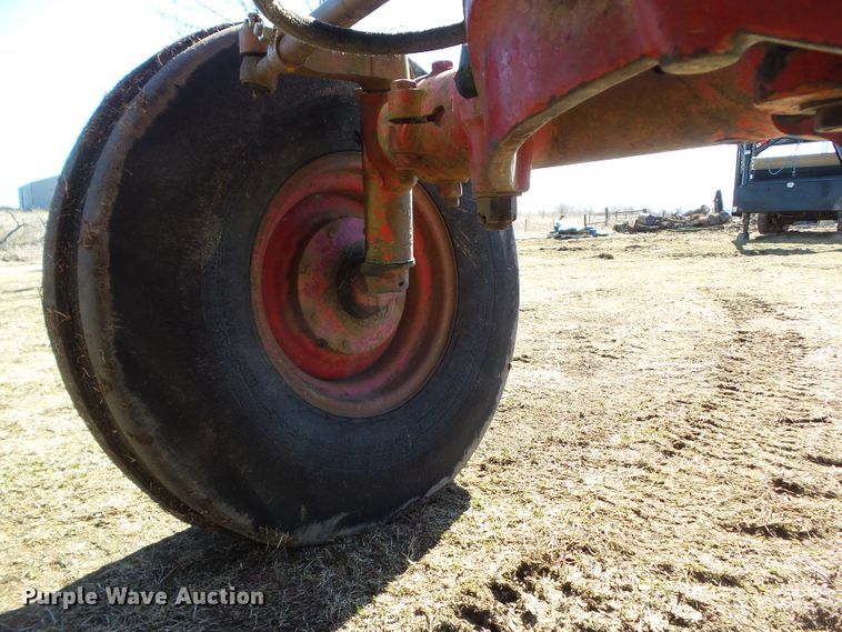 image for item EM9926 1976 International 1086 tractor