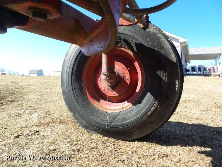 image for item EM9926 1976 International 1086 tractor