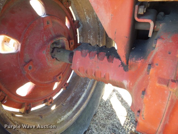 image for item EM9926 1976 International 1086 tractor