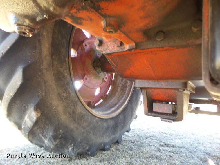 image for item EM9926 1976 International 1086 tractor