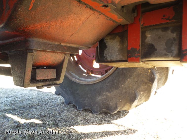 image for item EM9926 1976 International 1086 tractor