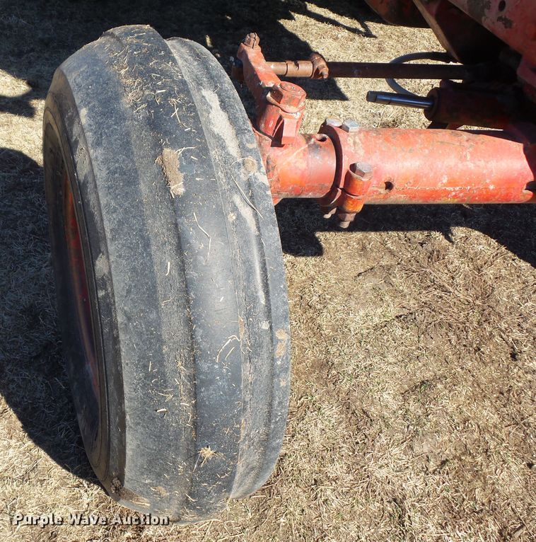 image for item EM9926 1976 International 1086 tractor