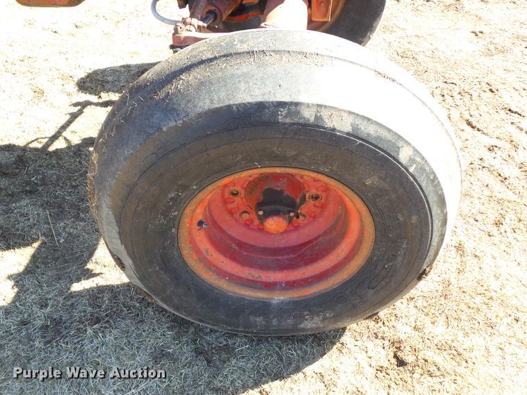 image for item EM9926 1976 International 1086 tractor