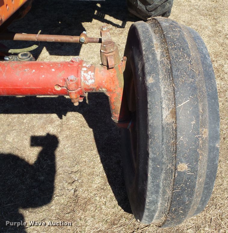 image for item EM9926 1976 International 1086 tractor