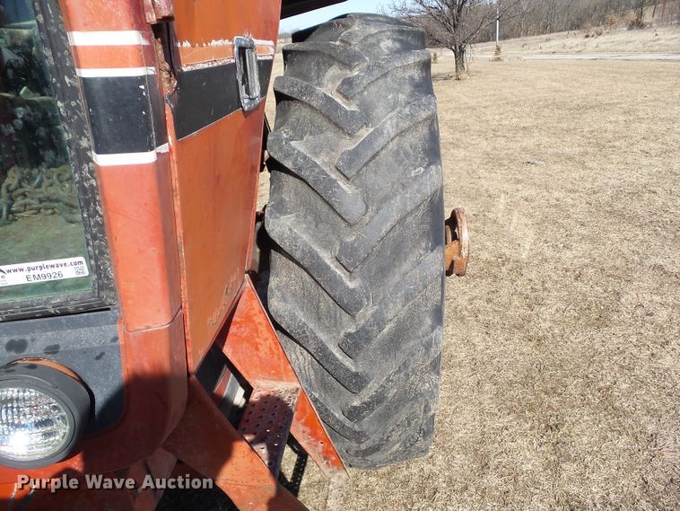 image for item EM9926 1976 International 1086 tractor