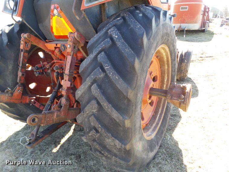 image for item EM9926 1976 International 1086 tractor