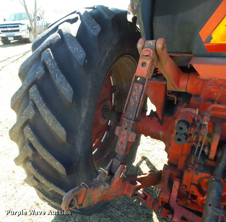 image for item EM9926 1976 International 1086 tractor