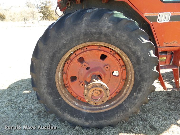 image for item EM9926 1976 International 1086 tractor