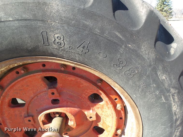 image for item EM9926 1976 International 1086 tractor