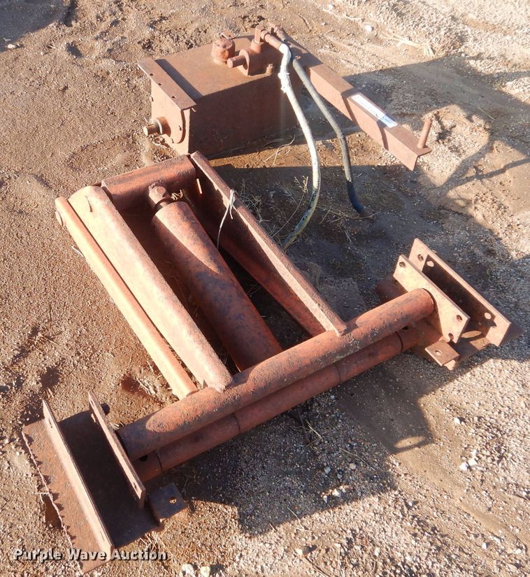 Single ram dump bed hoist in Kingman, KS Item GE9199 sold Purple Wave