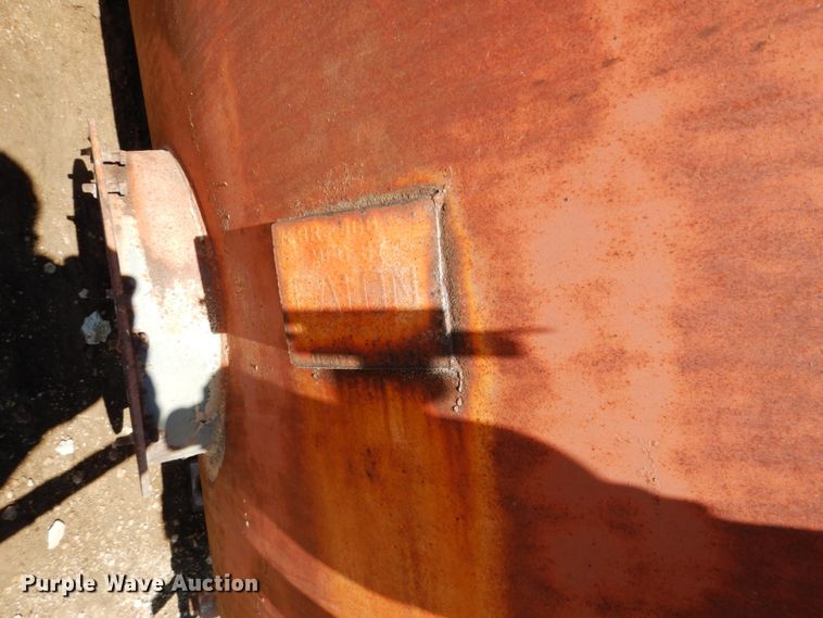 image for item GN9992 (2) tanks