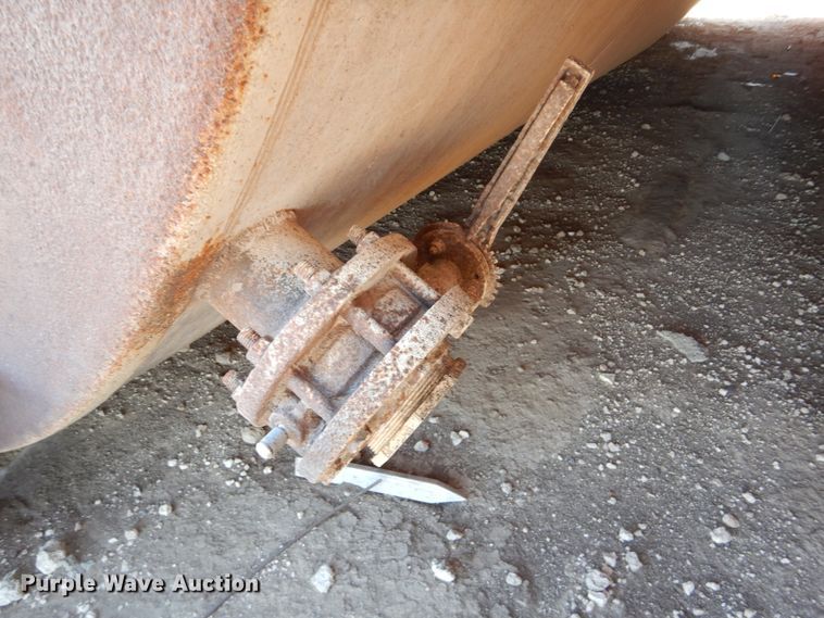 image for item GN9992 (2) tanks