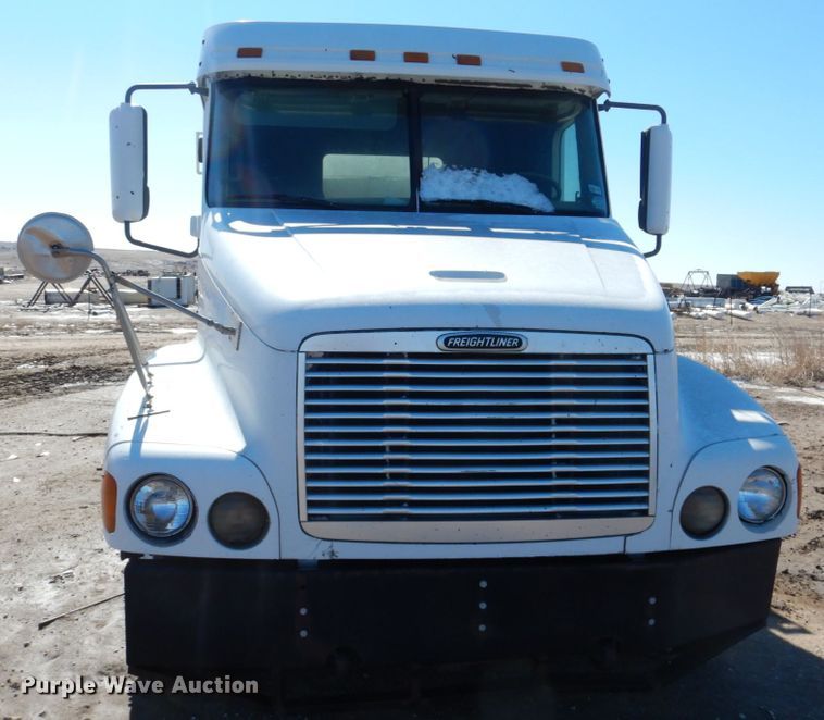 image for item GN9993 2000 Freightliner dump truck