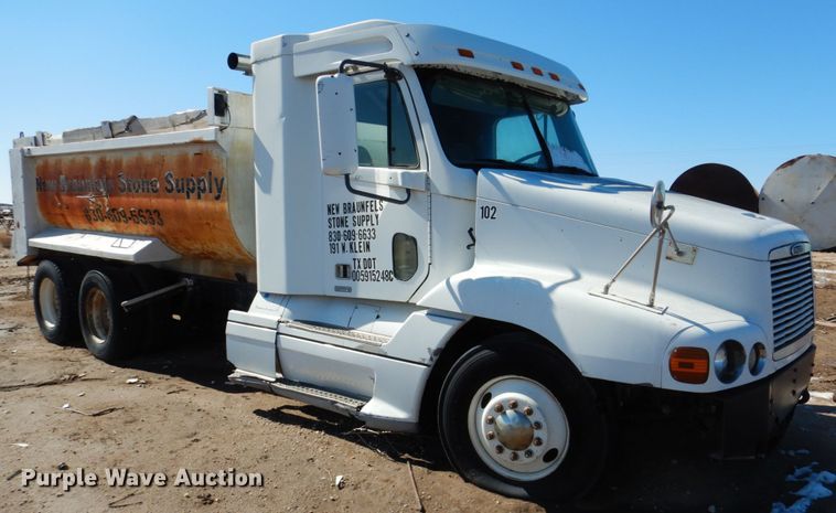 image for item GN9993 2000 Freightliner dump truck