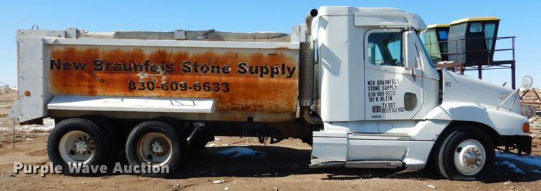 image for item GN9993 2000 Freightliner dump truck