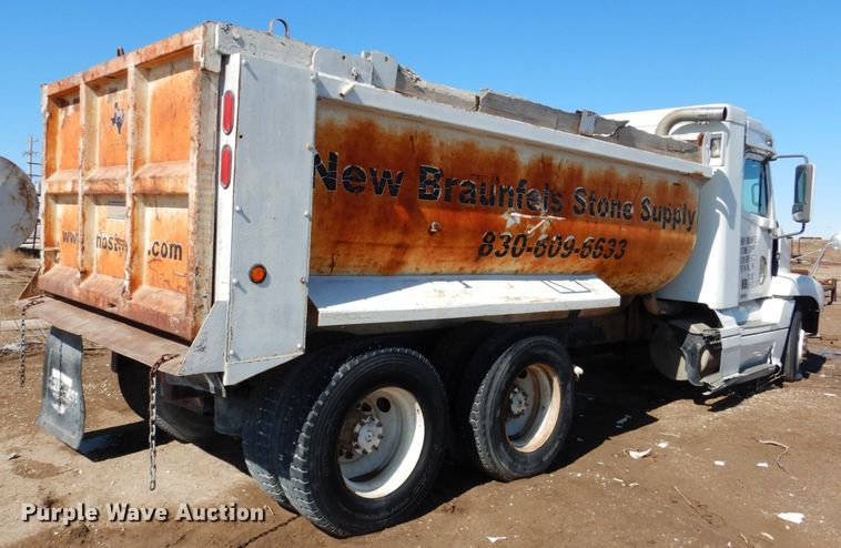 image for item GN9993 2000 Freightliner dump truck