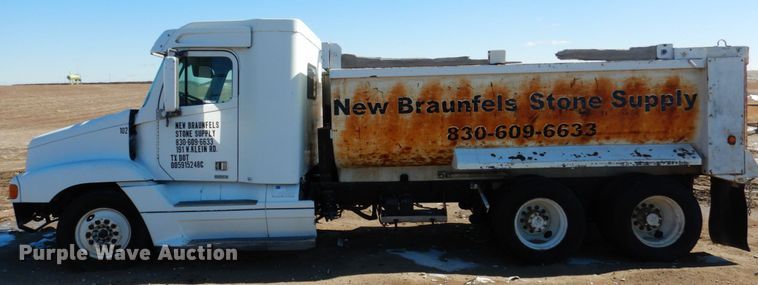 image for item GN9993 2000 Freightliner dump truck