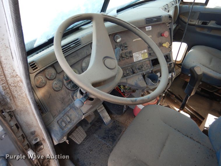 image for item GN9993 2000 Freightliner dump truck