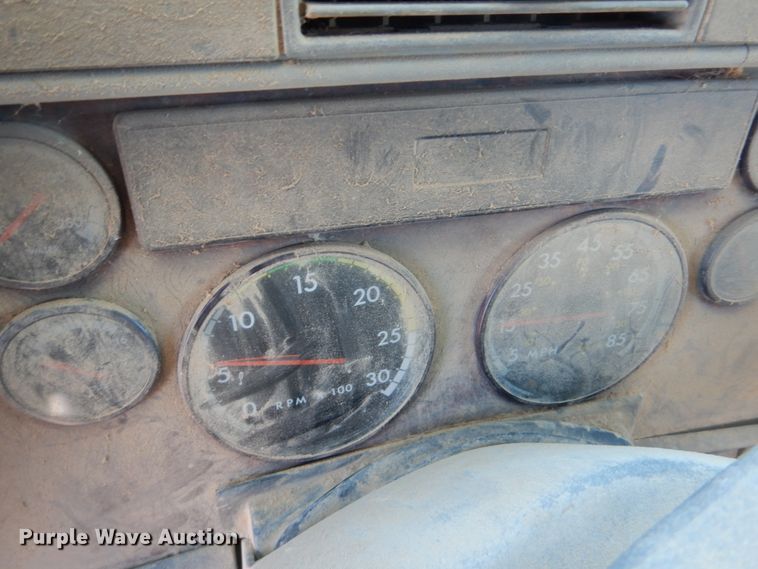 image for item GN9993 2000 Freightliner dump truck