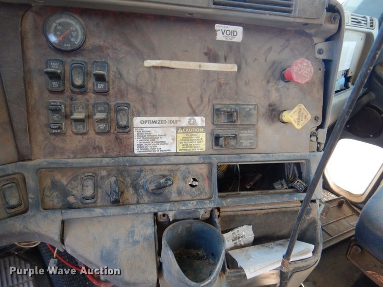 image for item GN9993 2000 Freightliner dump truck