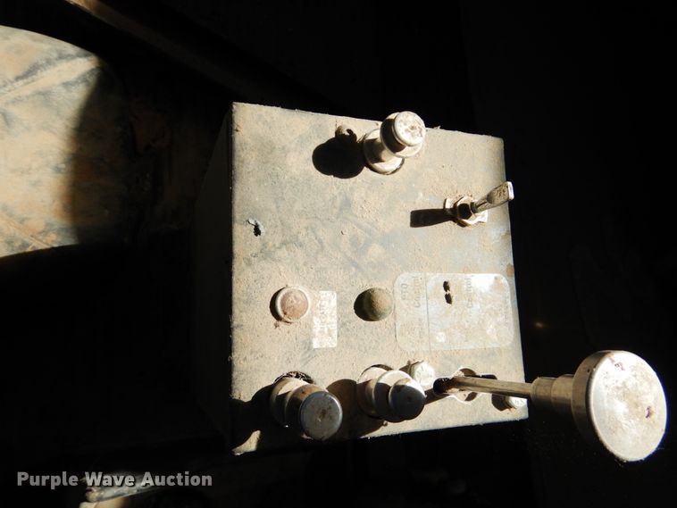 image for item GN9993 2000 Freightliner dump truck