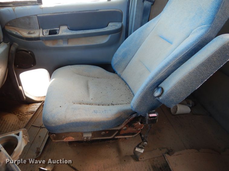 image for item GN9993 2000 Freightliner dump truck