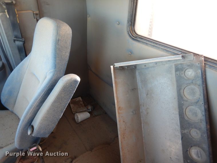 image for item GN9993 2000 Freightliner dump truck