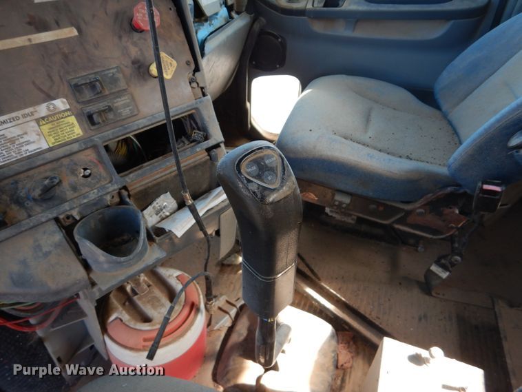 image for item GN9993 2000 Freightliner dump truck