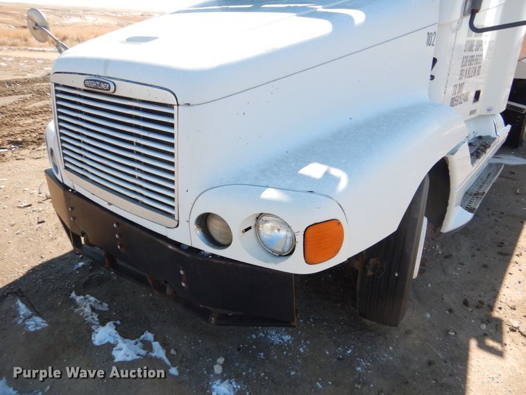 image for item GN9993 2000 Freightliner dump truck