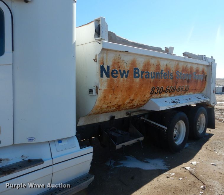 image for item GN9993 2000 Freightliner dump truck