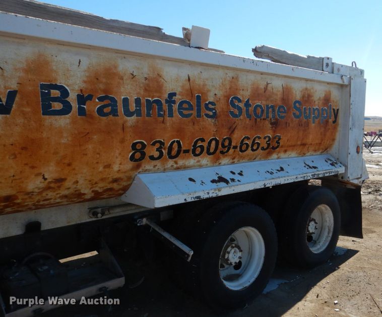 image for item GN9993 2000 Freightliner dump truck