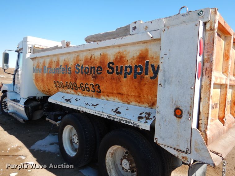 image for item GN9993 2000 Freightliner dump truck