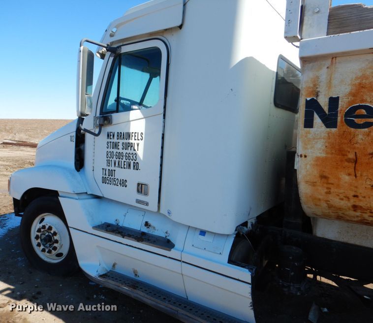 image for item GN9993 2000 Freightliner dump truck