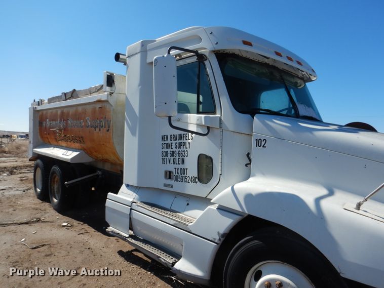 image for item GN9993 2000 Freightliner dump truck