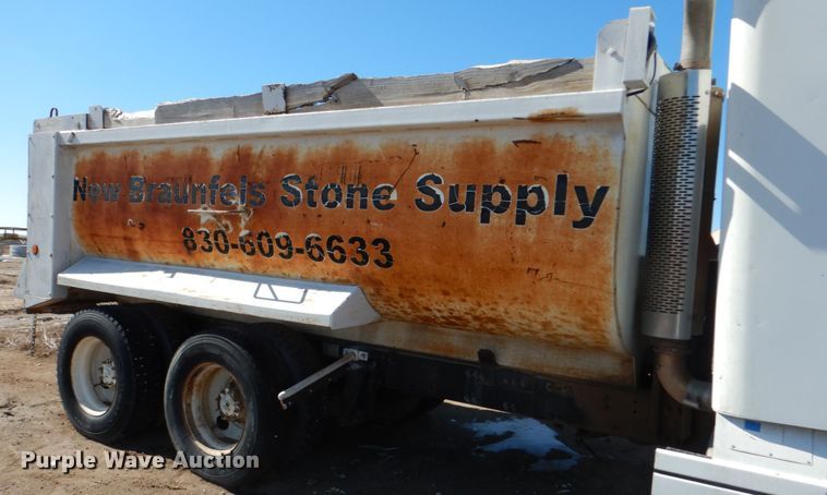 image for item GN9993 2000 Freightliner dump truck