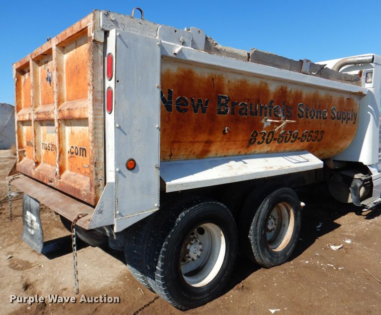 image for item GN9993 2000 Freightliner dump truck