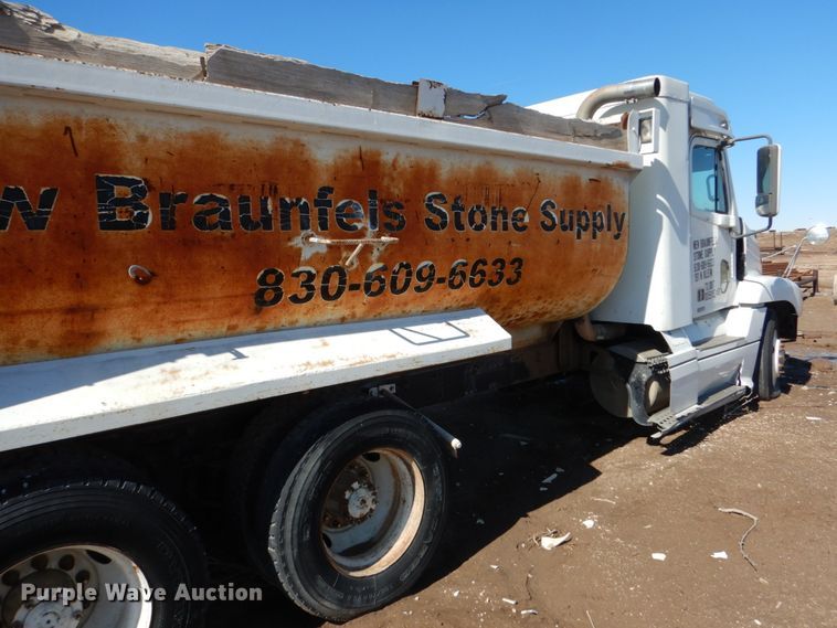 image for item GN9993 2000 Freightliner dump truck