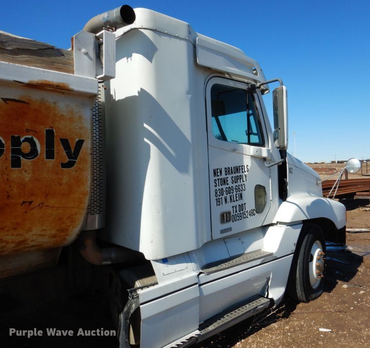 image for item GN9993 2000 Freightliner dump truck