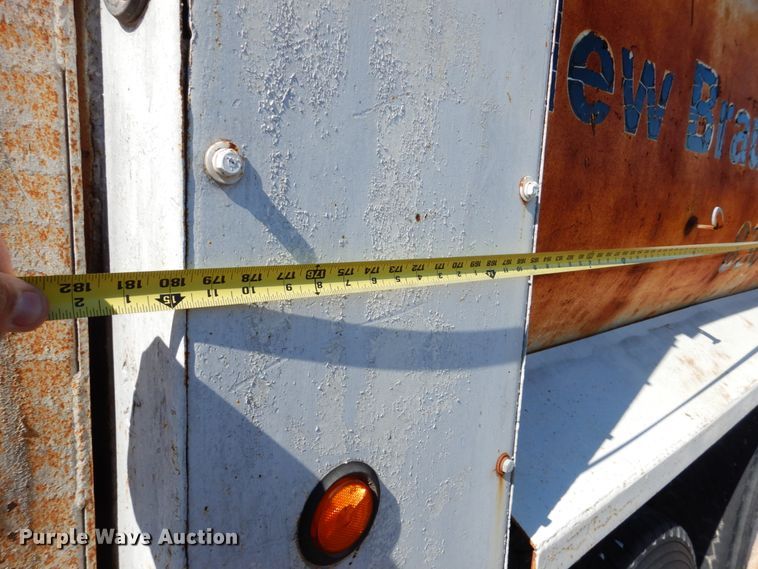 image for item GN9993 2000 Freightliner dump truck