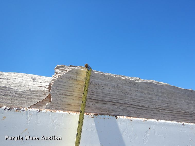 image for item GN9993 2000 Freightliner dump truck