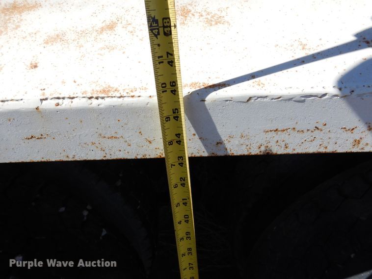 image for item GN9993 2000 Freightliner dump truck