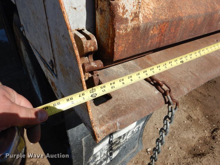 image for item GN9993 2000 Freightliner dump truck