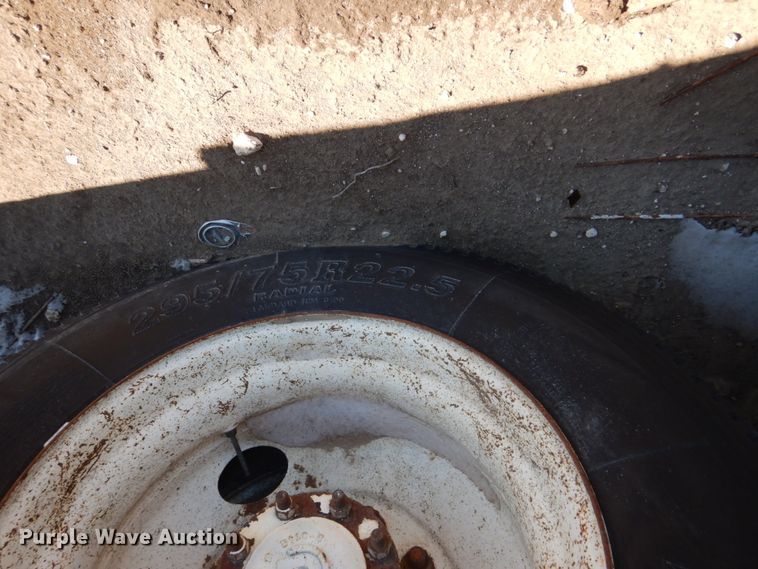 image for item GN9993 2000 Freightliner dump truck