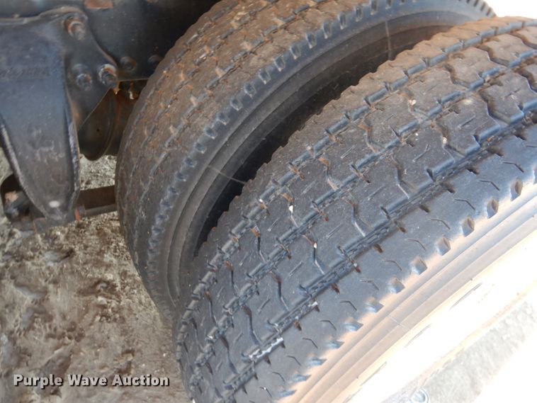 image for item GN9993 2000 Freightliner dump truck