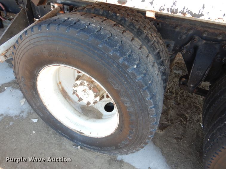 image for item GN9993 2000 Freightliner dump truck