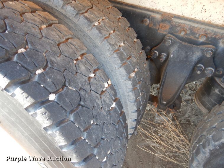 image for item GN9993 2000 Freightliner dump truck