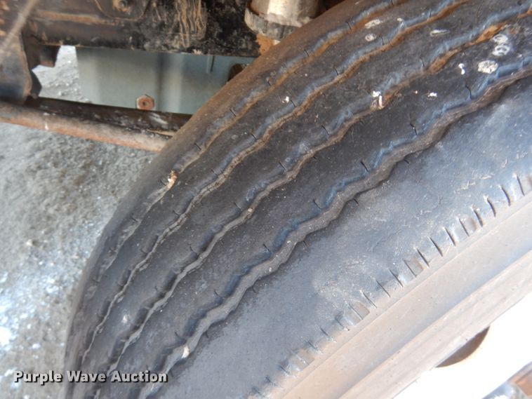 image for item GN9993 2000 Freightliner dump truck