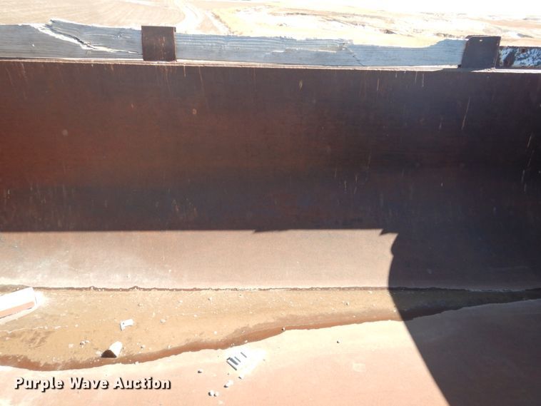 image for item GN9993 2000 Freightliner dump truck