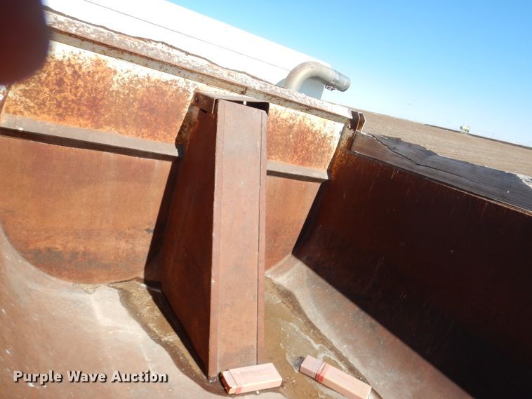 image for item GN9993 2000 Freightliner dump truck