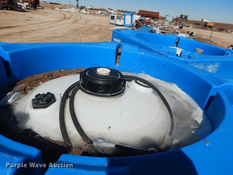 image for item GO9004 Approximately 15 poly shuttle tanks